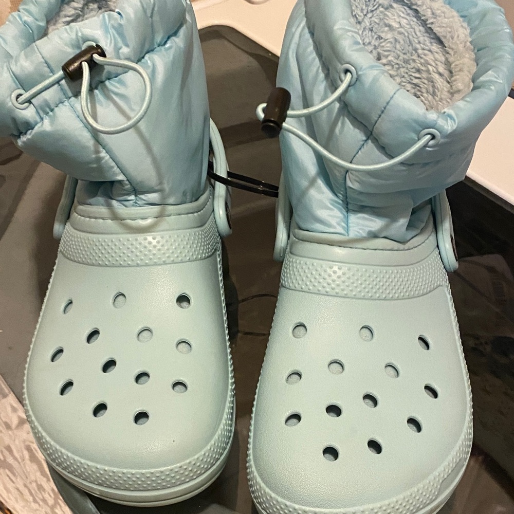 Preowned  Crocs women’s Light mint / teal Winter Boots excellent 7 W  UK Read